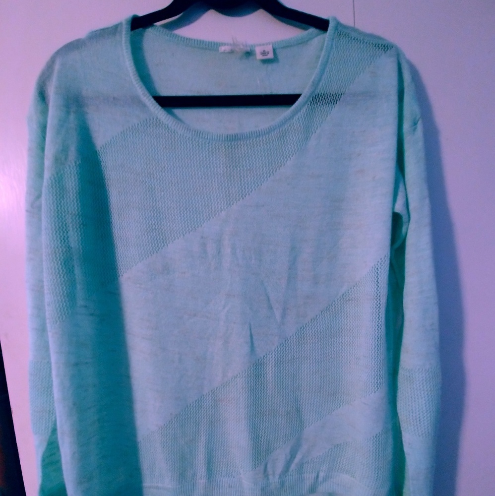 Womens Medium knitted flowy sweater